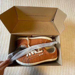 NIB Taos Star Canvas Sneaker
